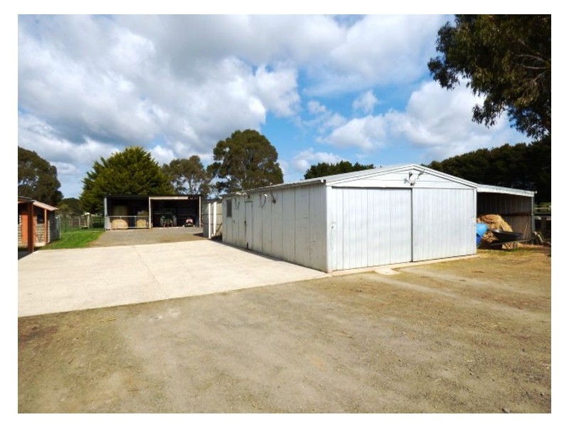 73 Rileys Road, Snake Valley VIC 3351