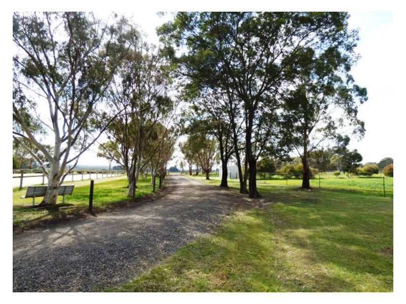 73 Rileys Road, Snake Valley VIC 3351