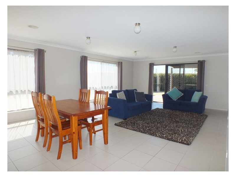 15 Macquarie Close, Delacombe VIC 3356