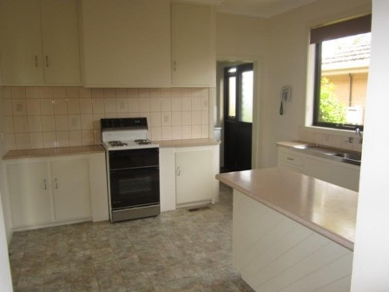 37 Pauls Crescent, Wendouree VIC 3355