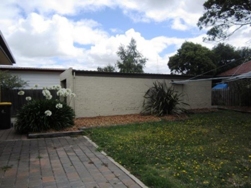 37 Pauls Crescent, Wendouree VIC 3355