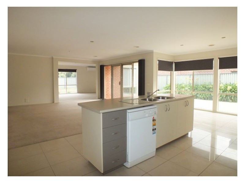 110 Wiltshire Lane, Delacombe VIC 3356