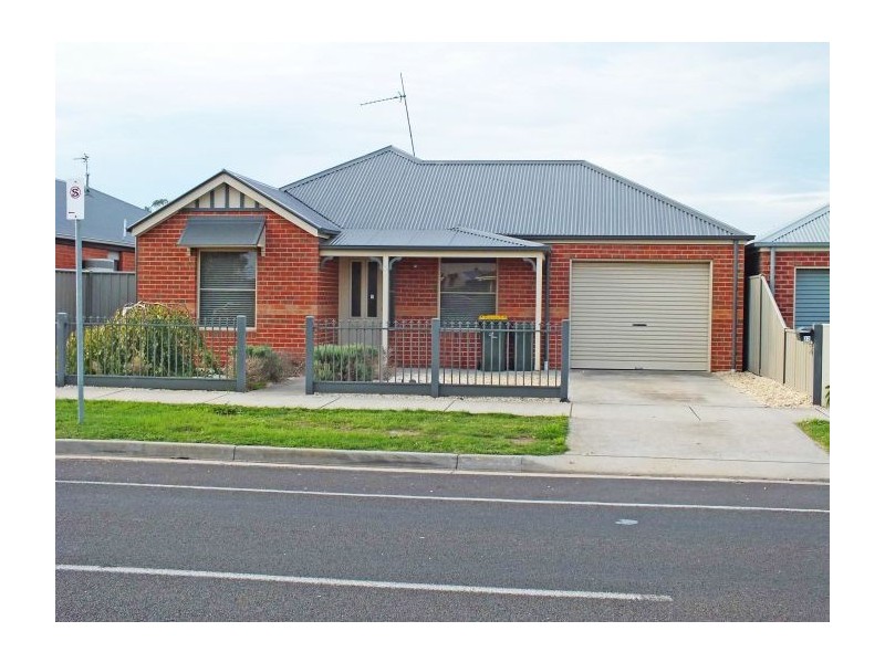 32 Greenhalghs Rd, Delacombe VIC 3356