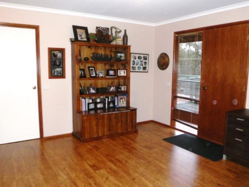 75 Howlett Rd, Ross Creek VIC 3351