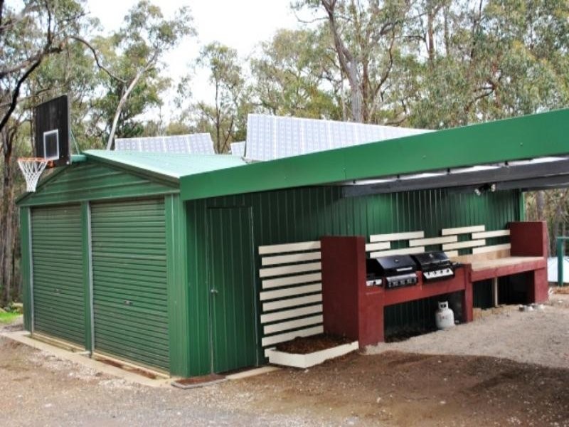 75 Howlett Rd, Ross Creek VIC 3351