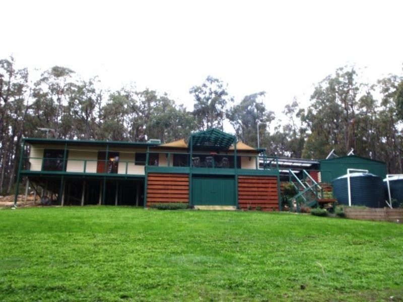 75 Howlett Rd, Ross Creek VIC 3351