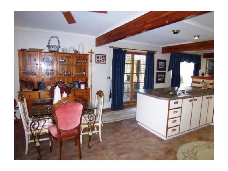 4 Woodlands Rd, Enfield VIC 3352