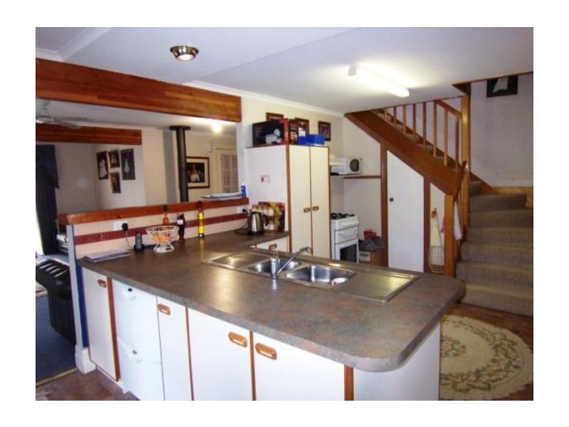 4 Woodlands Rd, Enfield VIC 3352