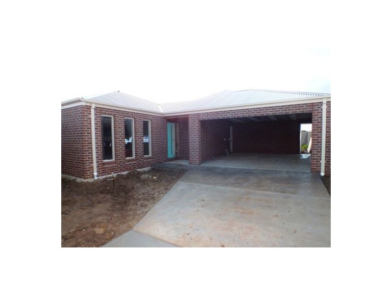 2/107 Crown Street, Sebastopol VIC 3356