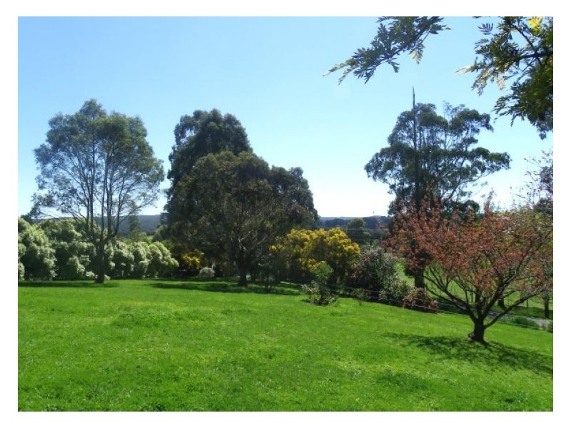 9 Hill Top Road, Brown Hill VIC 3350