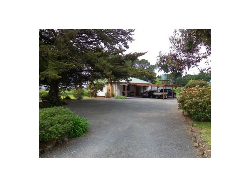 11 Crockers Lane, Beaufort VIC 3373