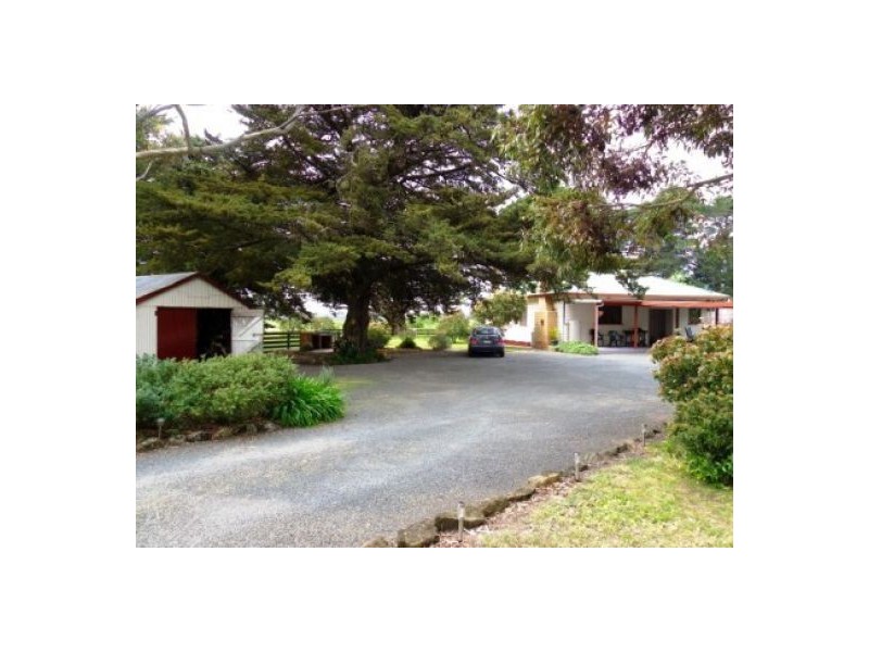 11 Crockers Lane, Beaufort VIC 3373