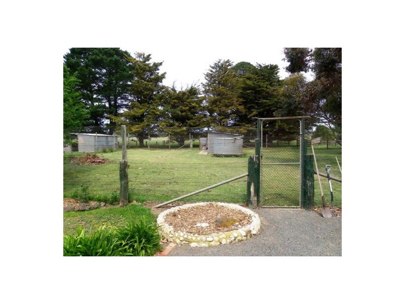 11 Crockers Lane, Beaufort VIC 3373