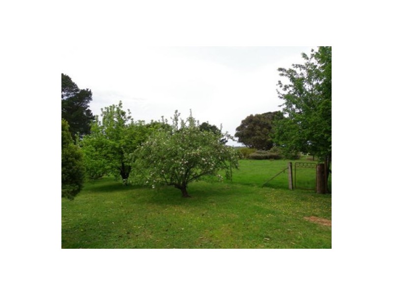 11 Crockers Lane, Beaufort VIC 3373