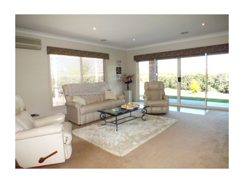 5 Chapel Cross Court, Delacombe VIC 3356