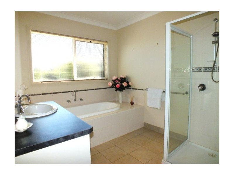 5 Chapel Cross Court, Delacombe VIC 3356