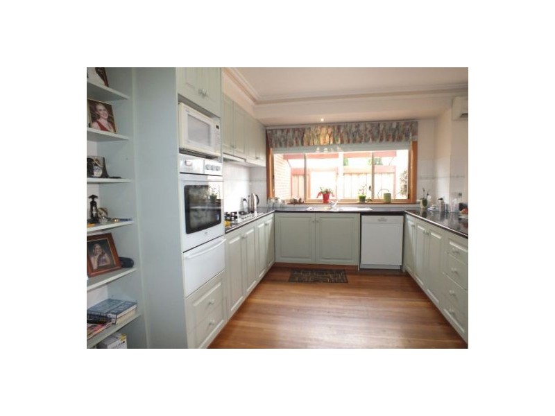 17 Rimmington Drive, Sebastopol VIC 3356