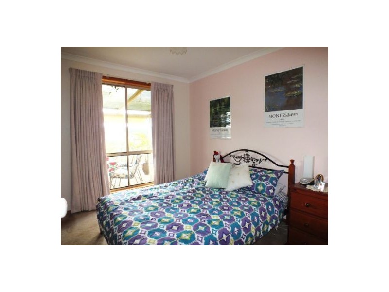 17 Rimmington Drive, Sebastopol VIC 3356