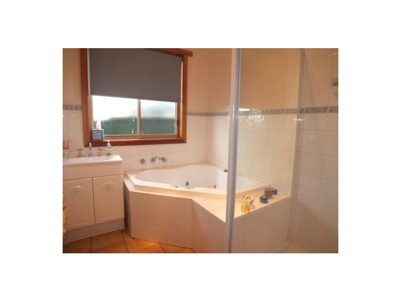 17 Rimmington Drive, Sebastopol VIC 3356