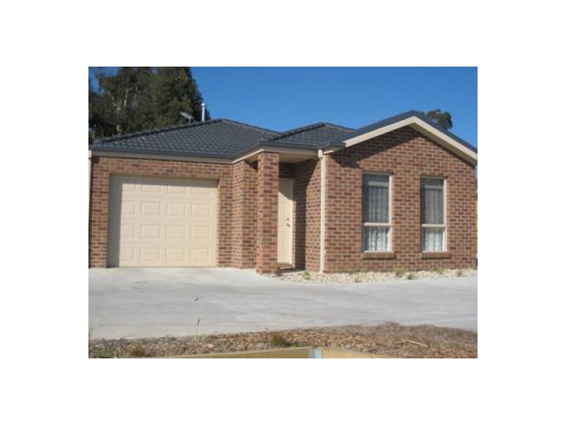 10 Malcolm Court, Brown Hill VIC 3350