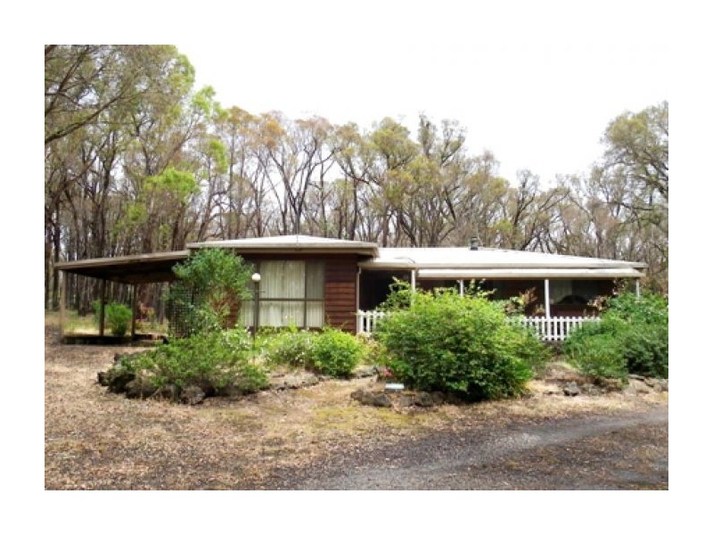 130 Blackberry, Haddon VIC 3351