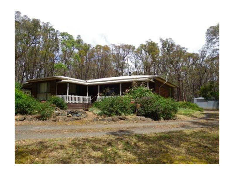 130 Blackberry, Haddon VIC 3351