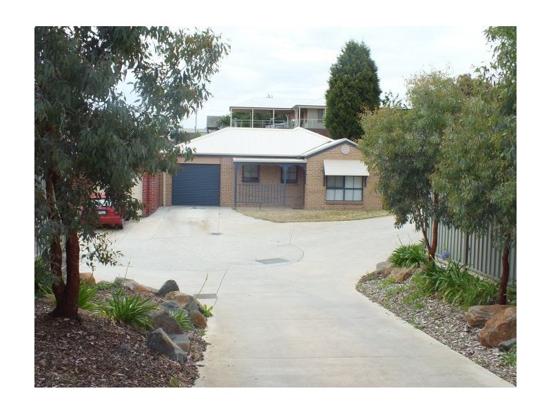 2/18 Heales Street, Mount Pleasant VIC 3350