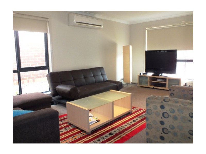 2/18 Heales Street, Mount Pleasant VIC 3350