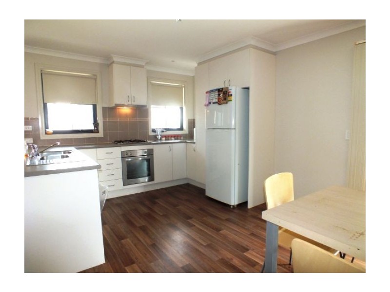 2/18 Heales Street, Mount Pleasant VIC 3350