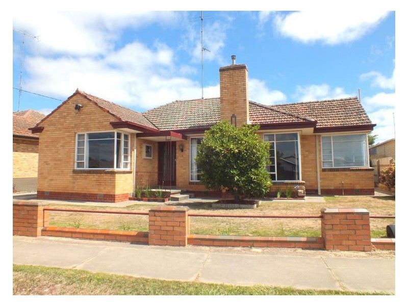 16 Rowlands Street, Sebastopol VIC 3356