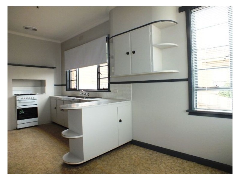 16 Rowlands Street, Sebastopol VIC 3356