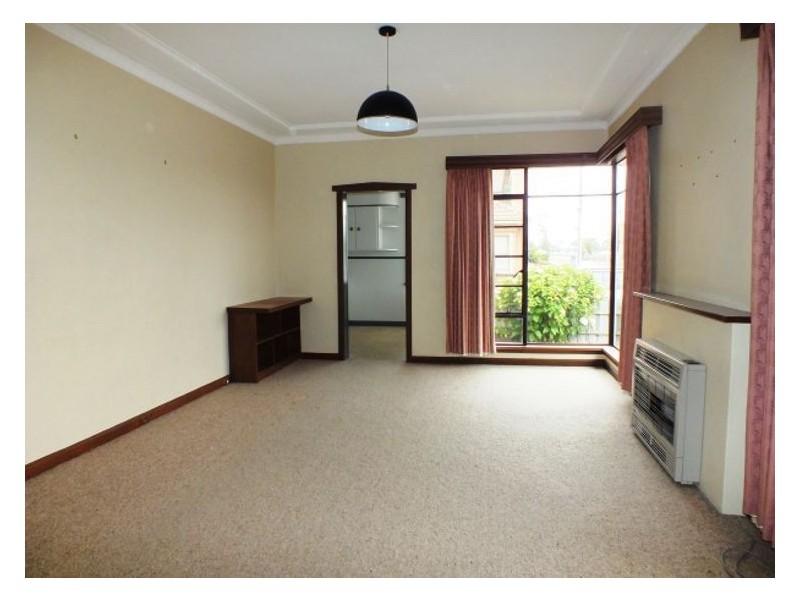 16 Rowlands Street, Sebastopol VIC 3356