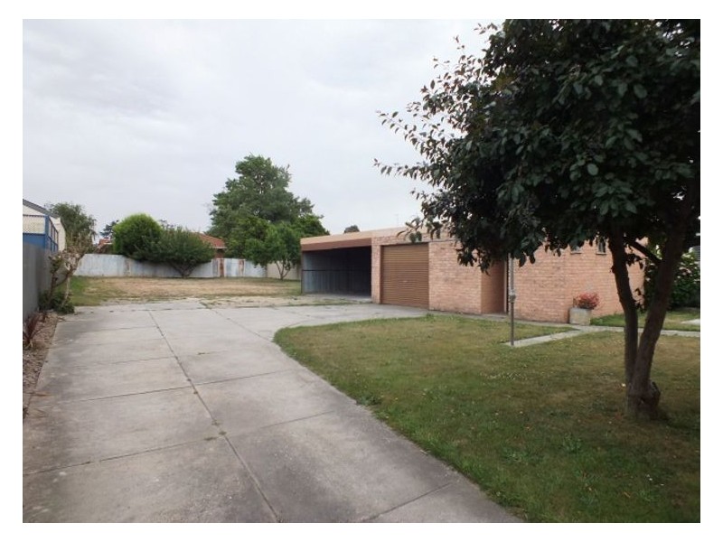 16 Rowlands Street, Sebastopol VIC 3356