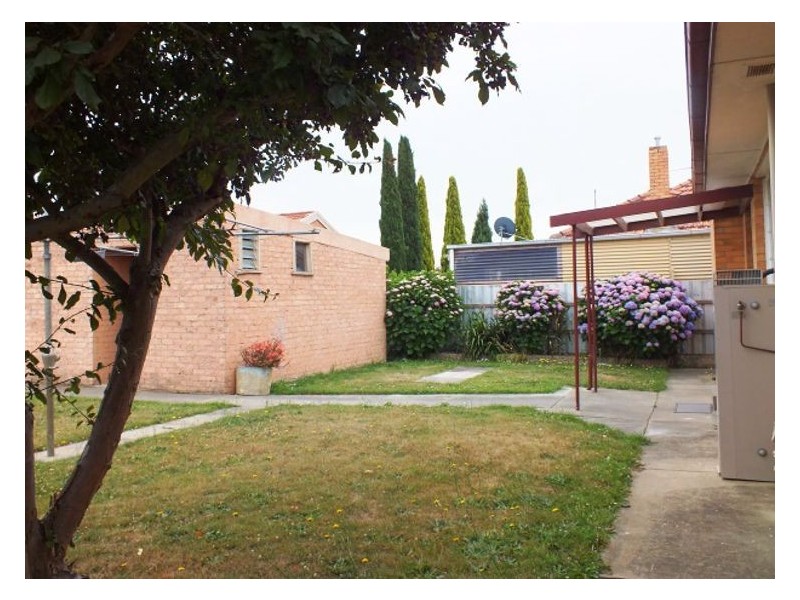 16 Rowlands Street, Sebastopol VIC 3356