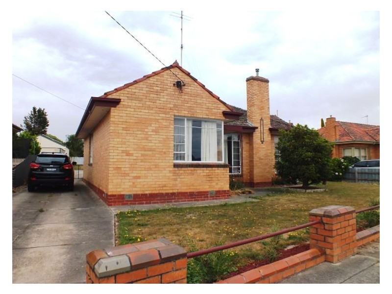 16 Rowlands Street, Sebastopol VIC 3356