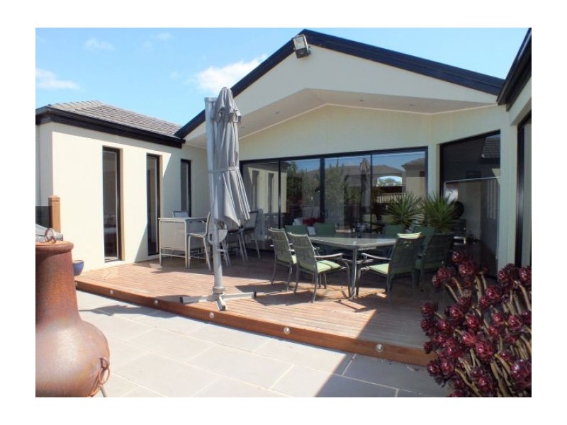 122 Canadian Lakes Boulevard, Canadian VIC 3350