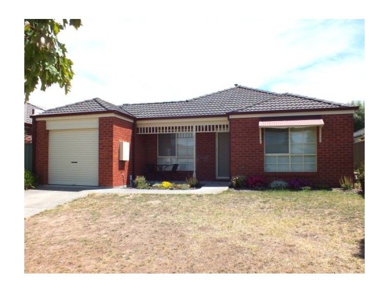 11 St Clare Avenue, Lake Gardens VIC 3355