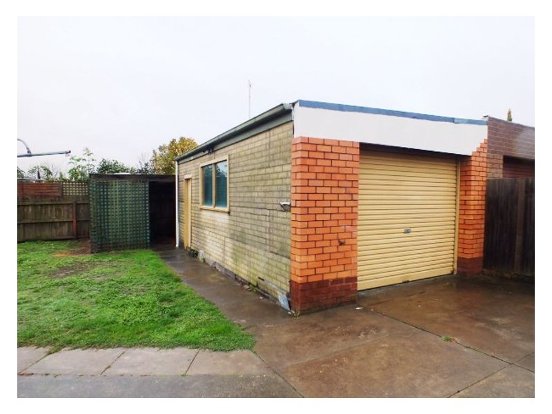 38 Eton Street, Wendouree VIC 3355