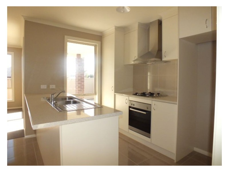 2/26 Dundas Street, Miners Rest VIC 3352