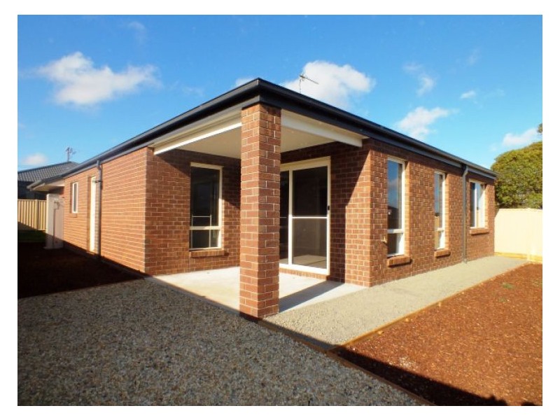 2/26 Dundas Street, Miners Rest VIC 3352