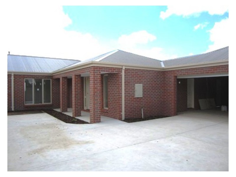 2/42 Crown Street, Sebastopol VIC 3356