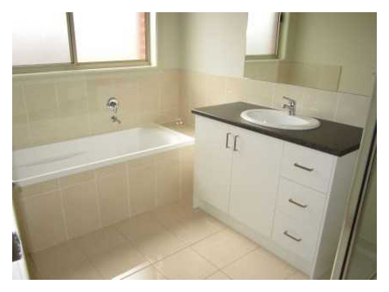 2/42 Crown Street, Sebastopol VIC 3356