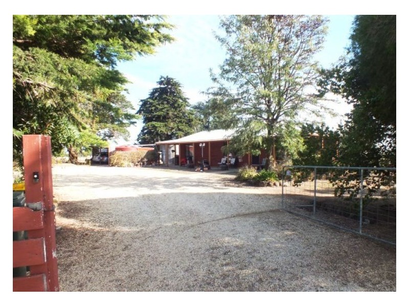 1586 Beaufort/Carngham Road, Beaufort VIC 3373