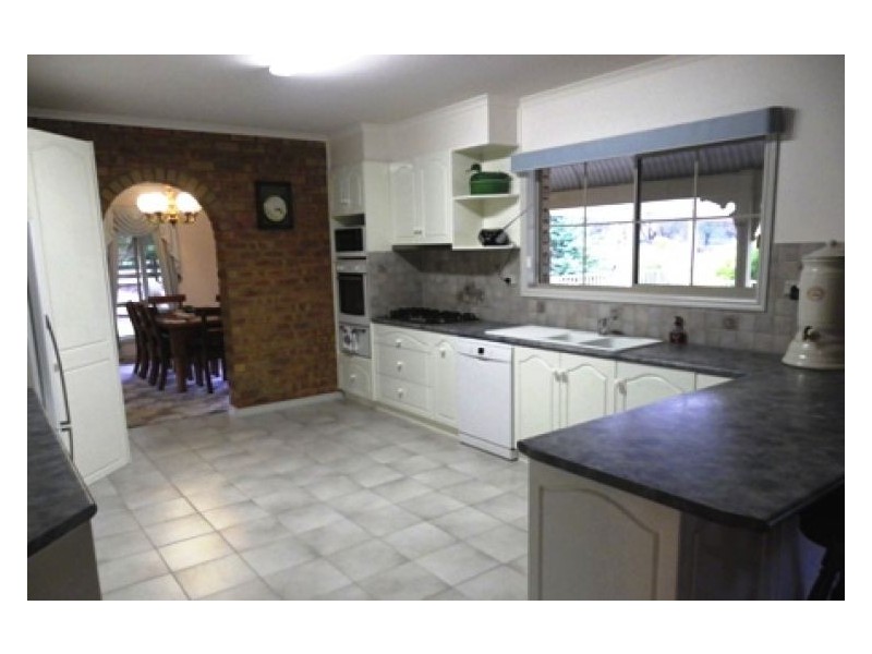 15 Kathleen Court, Haddon VIC 3351