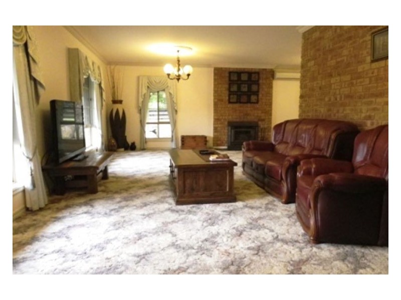 15 Kathleen Court, Haddon VIC 3351