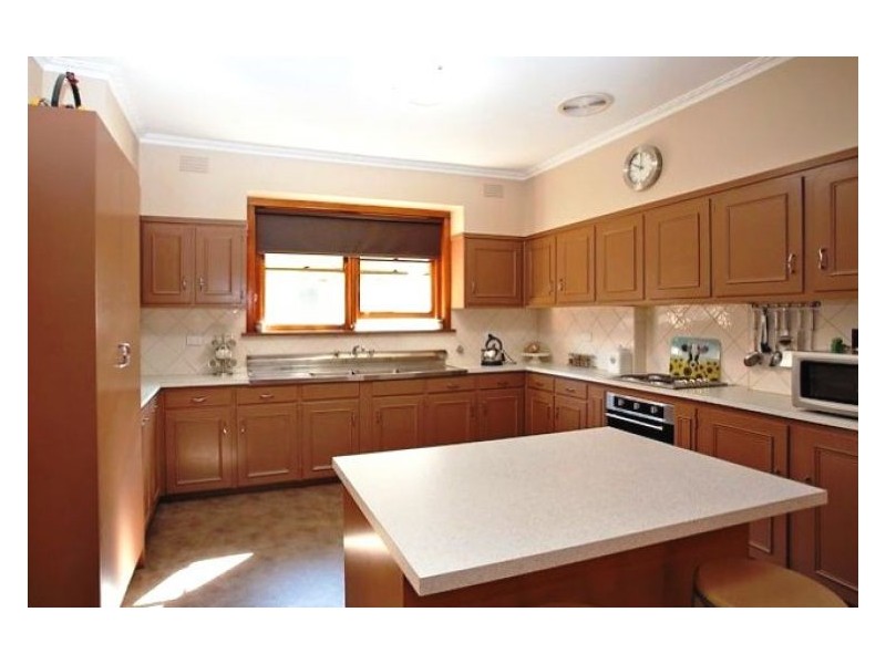 18 Cambridge Street, Creswick VIC 3363