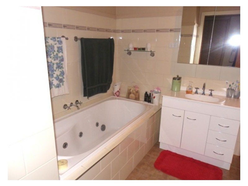 18 Cambridge Street, Creswick VIC 3363