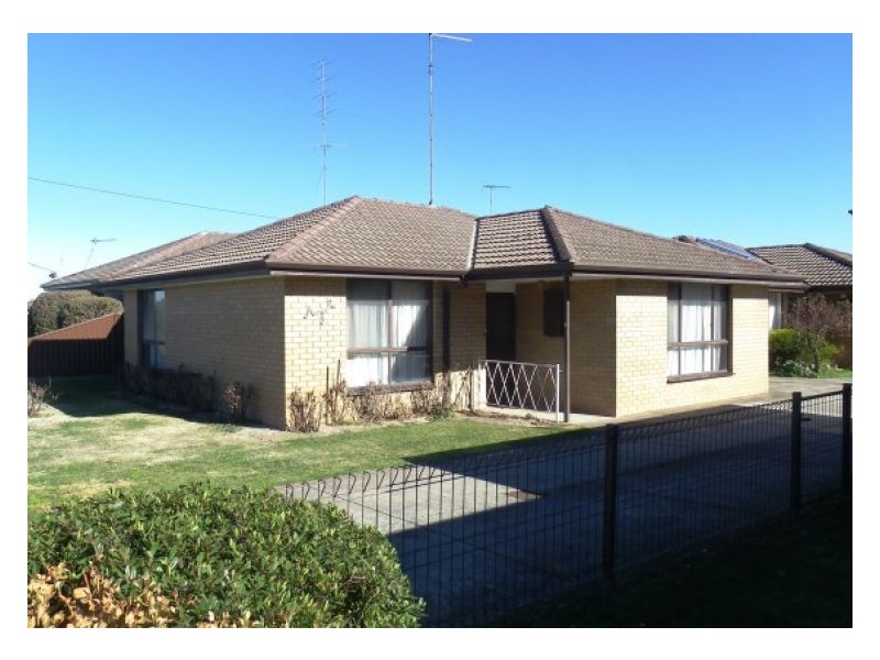 2/302 Albert Street, Sebastopol VIC 3356