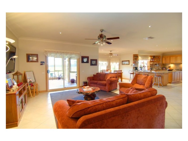 135 Haddon School Road, Haddon VIC 3351