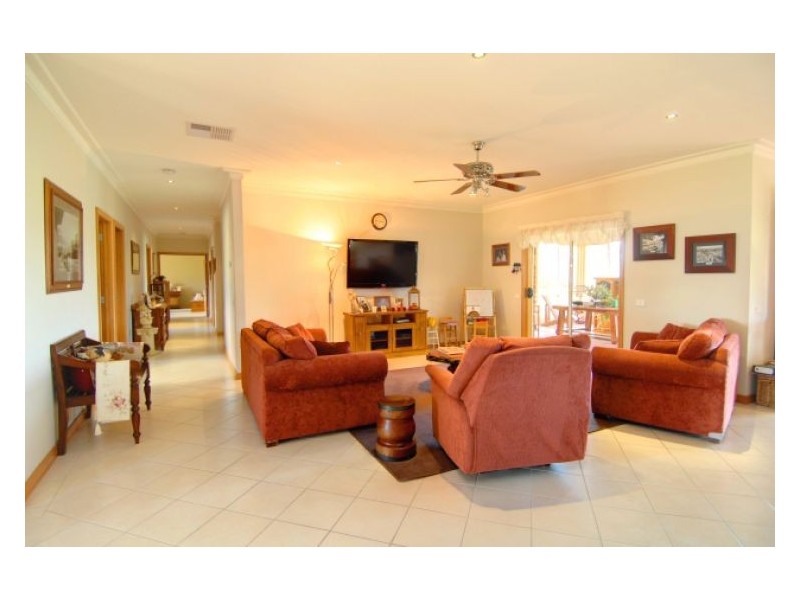 135 Haddon School Road, Haddon VIC 3351